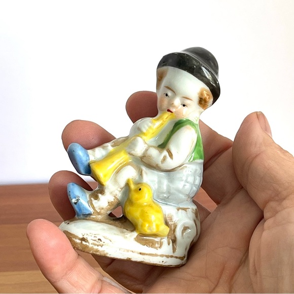 Vintage Figurine Made in Japan Little Boy Blowing Horn With Duckling - Picture 10 of 10